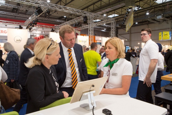 Katrin Bornberg am Stand von Franke und Bornberg auf der DKM Messe