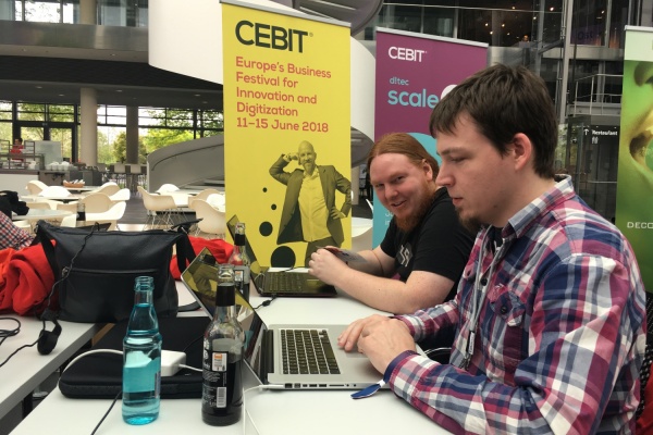 Franke und Bornberg beim HackITOver Hackathon